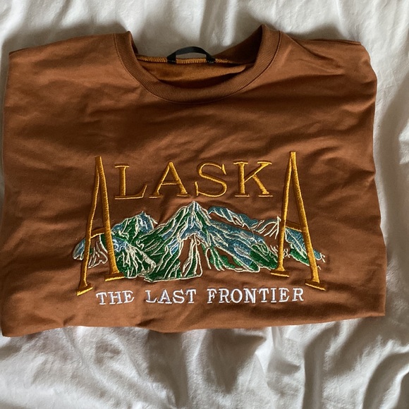 Light Brown Alaska Crewneck - Picture 2 of 2